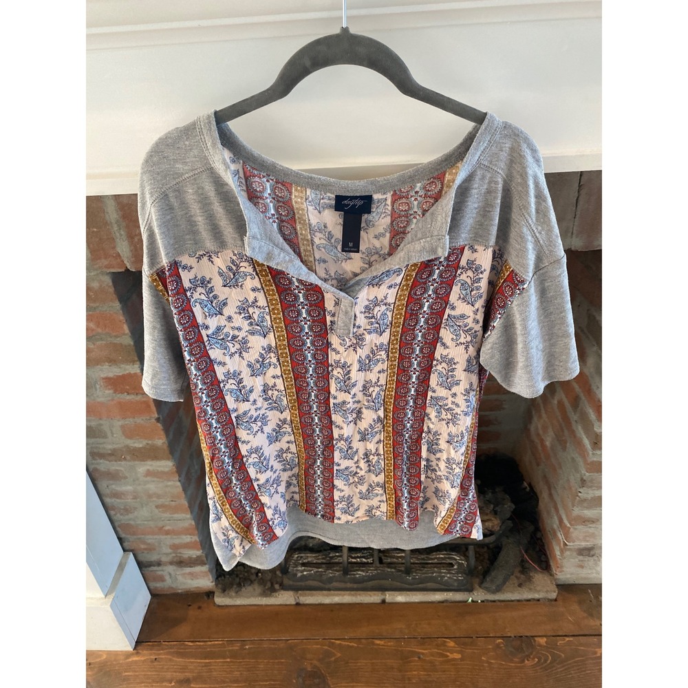 Daytrip Women's Gray Short Sleeve Henley Top Bohemian Floral Print Casual